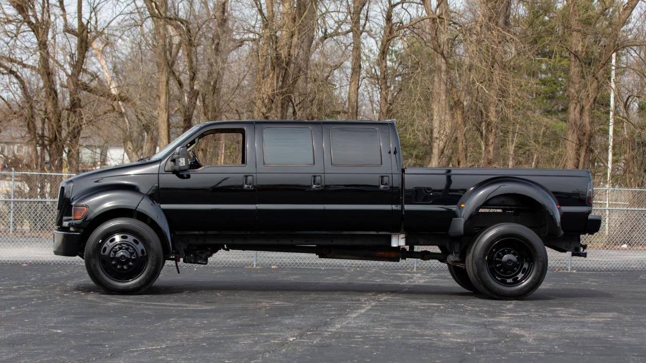 2005 Ford F650 Pickup