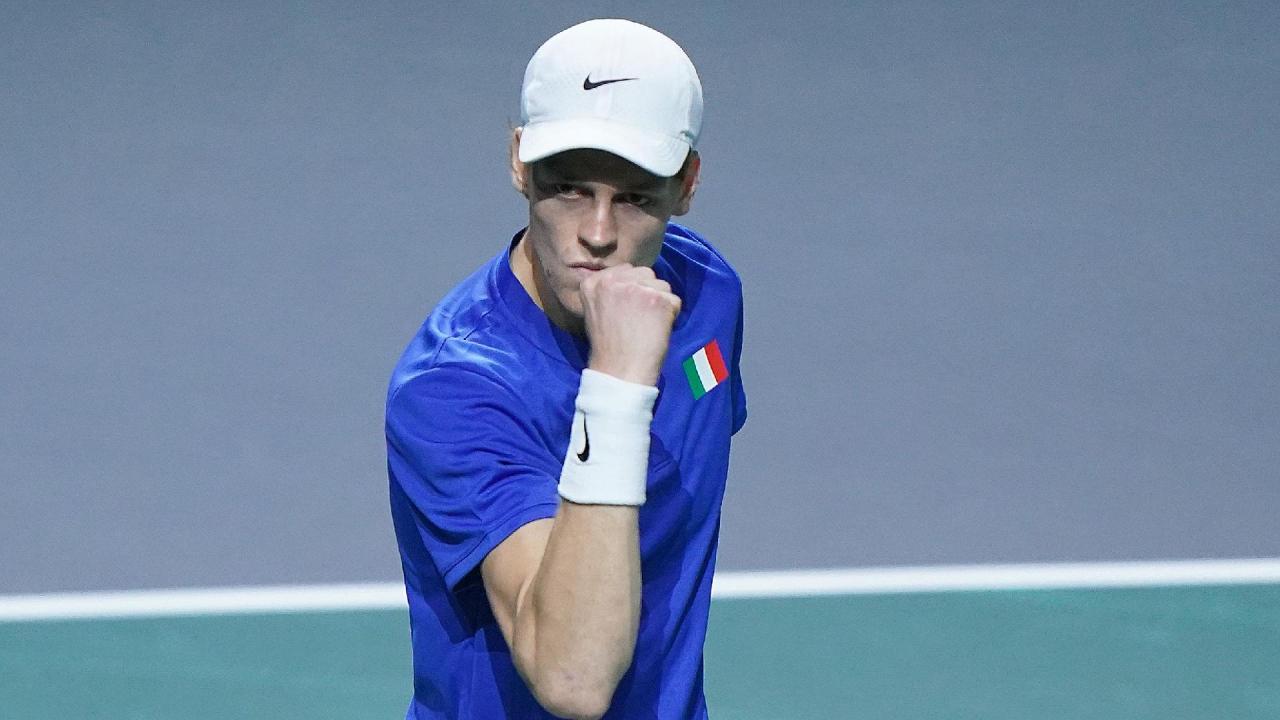 Jannik Sinner stuns Novak Djokovic to send Italy through to Davis Cup final | beIN SPORTS