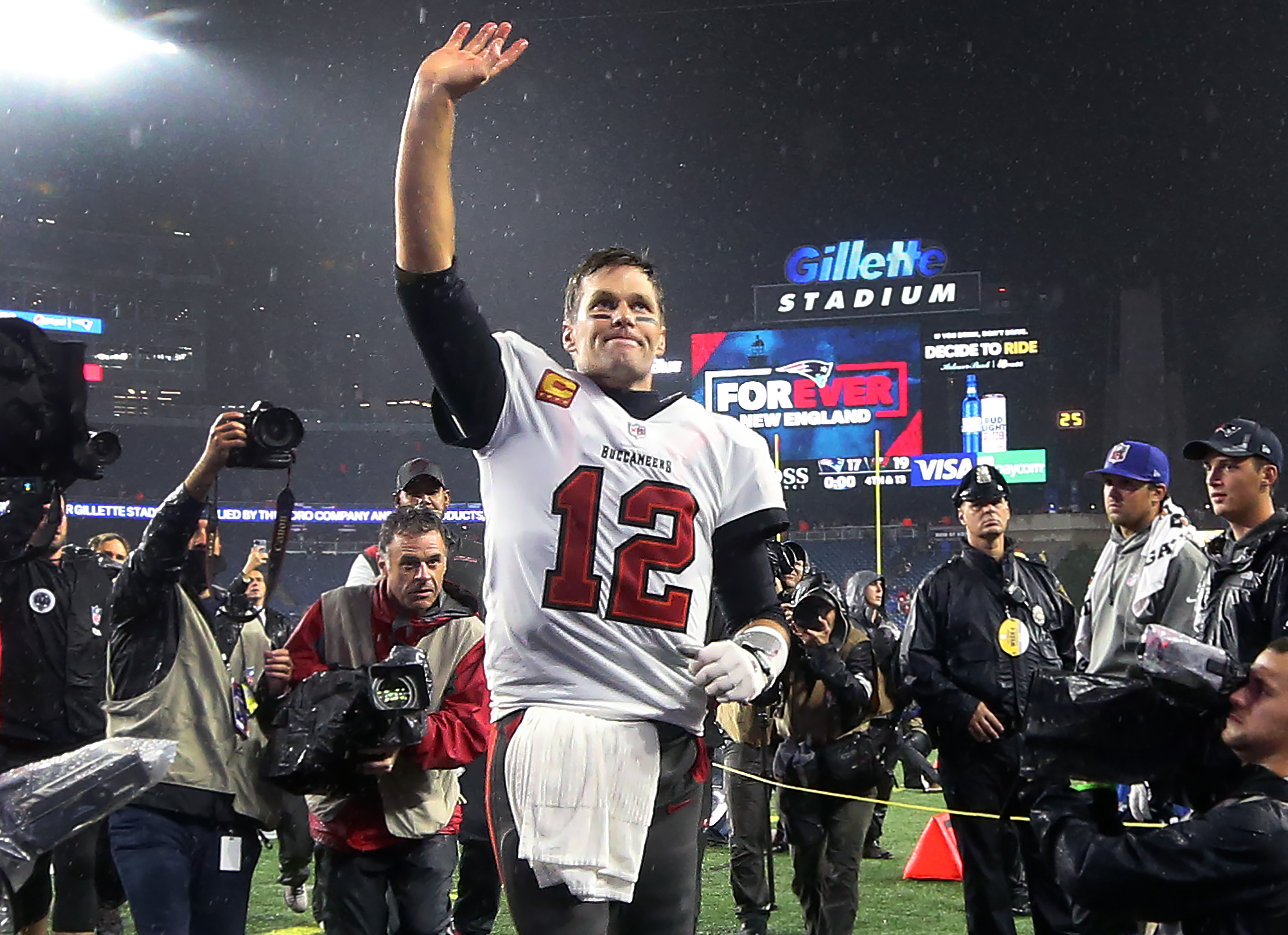 NFL highlights on Oct. 3: Tom Brady makes history at Gillette Stadium - CGTN