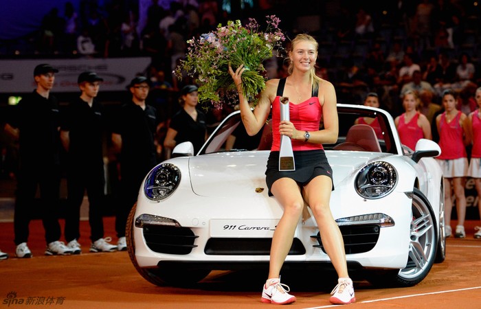 Búp bê Sharapova lái xế hộp Porsche đăng quang giải Stuttgart mở rộng |  Giáo dục Việt Nam