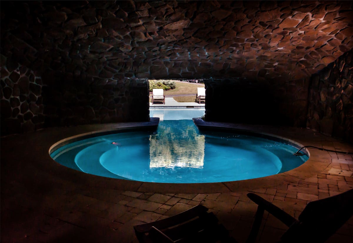 Grotto pool spa