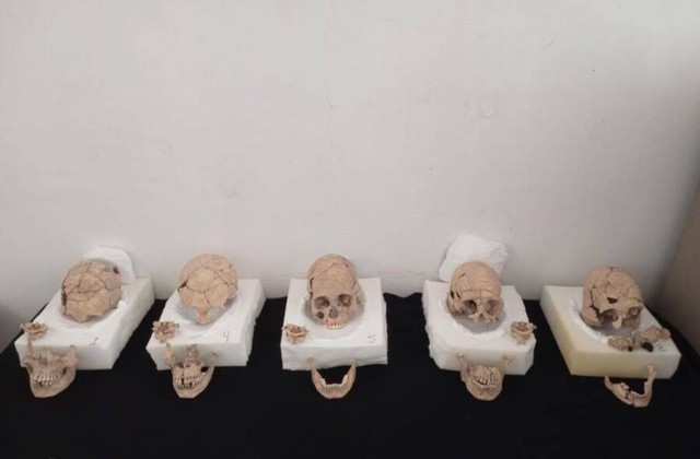 Archaeologists in Mexico discovered 13 mysterious skulls at the foot of the Maya pyramid - Photo 2.